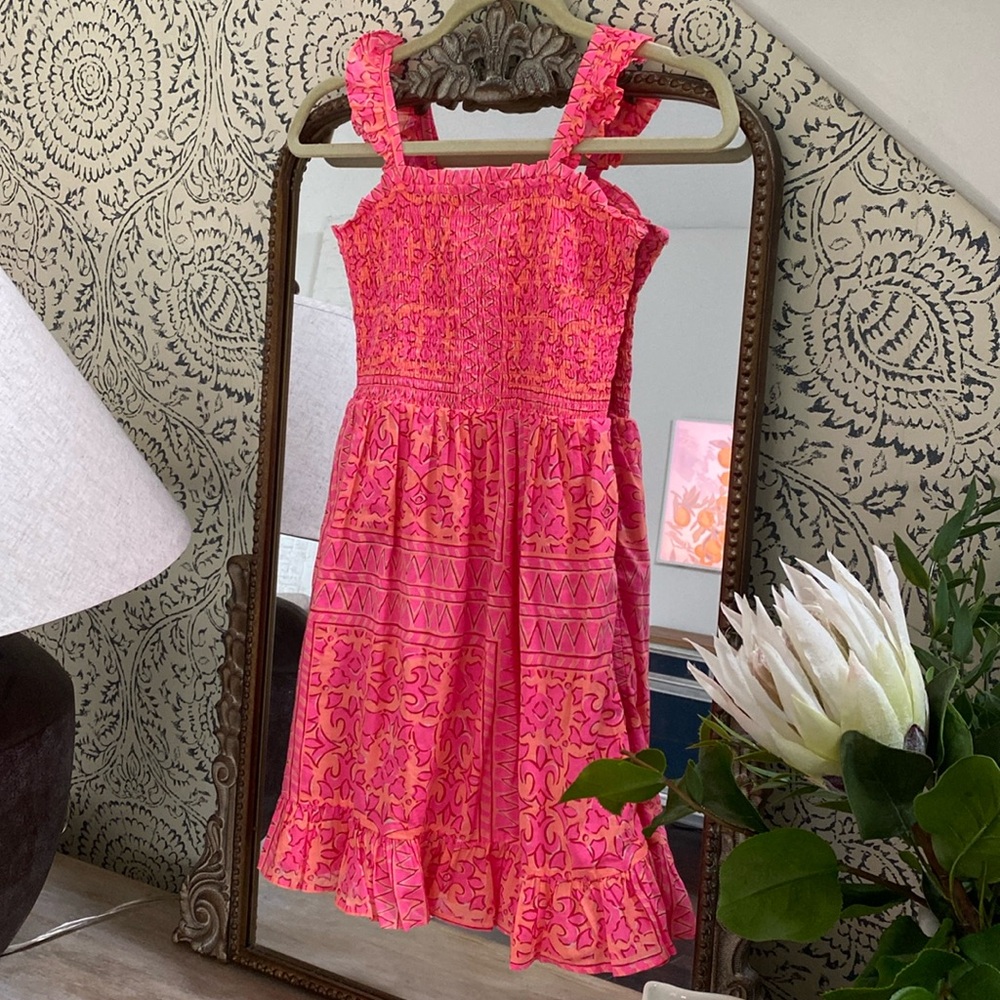 Vineyard vines dress , size medium, pink and orange pattern, ruffle sleeve